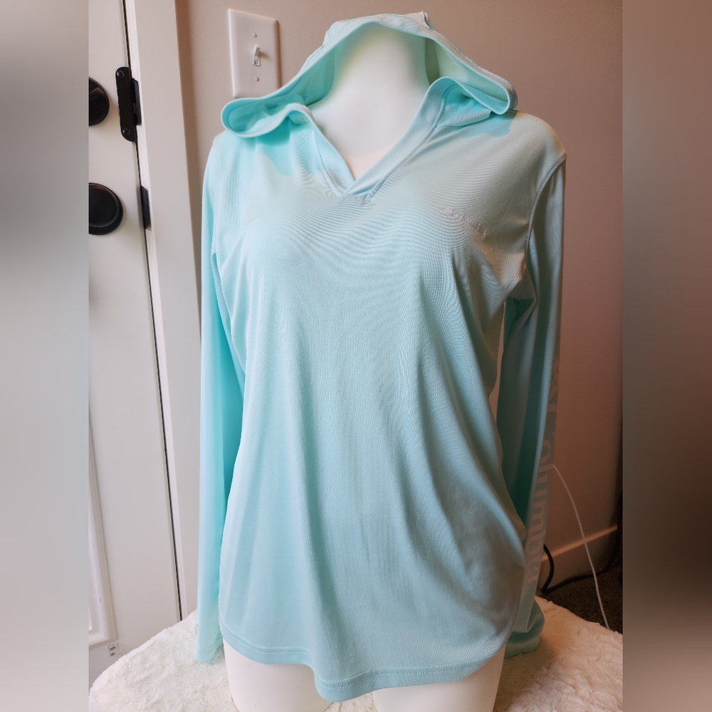Women's hooded Columbia pullover size  M